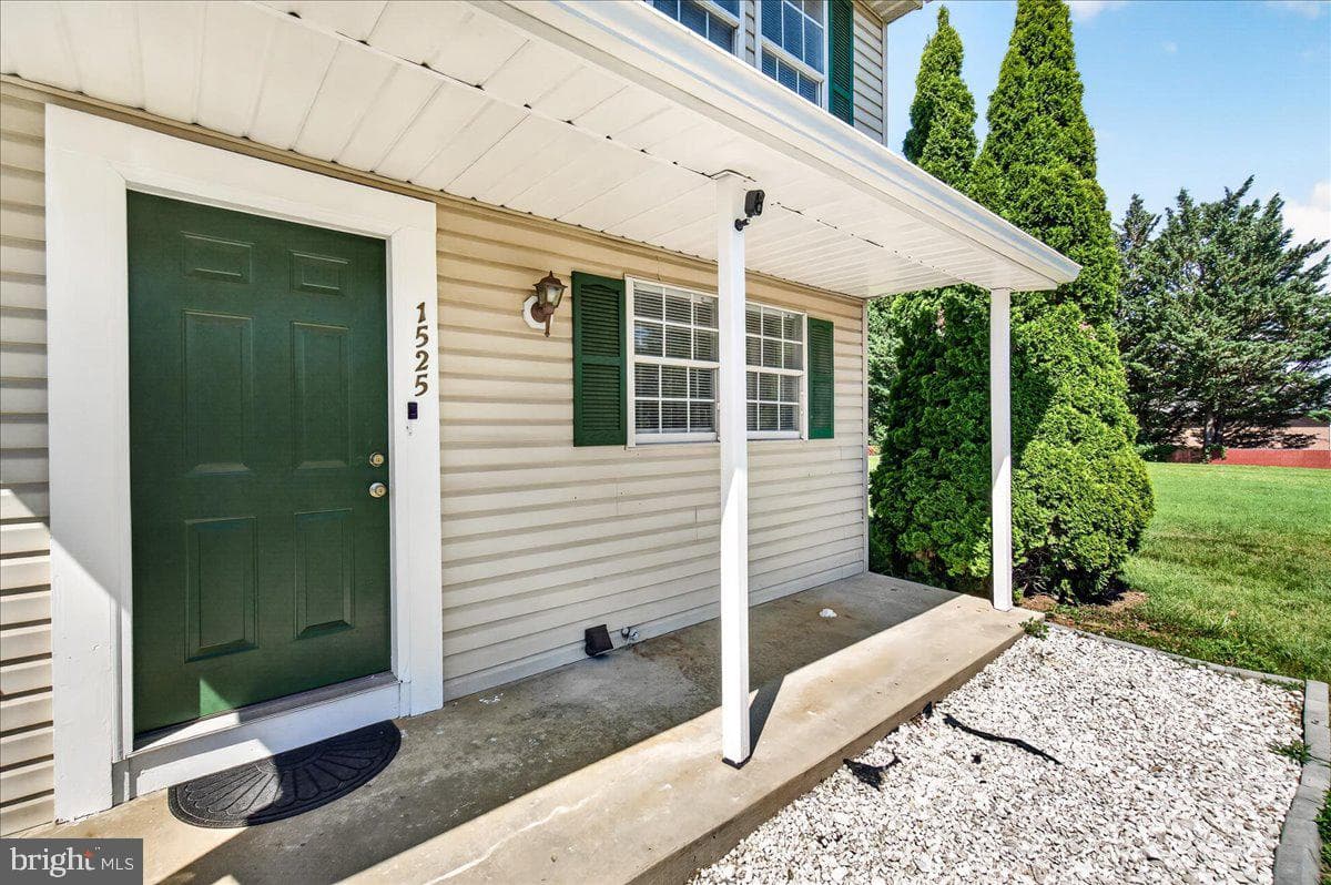 1525 Iris Court photo 3