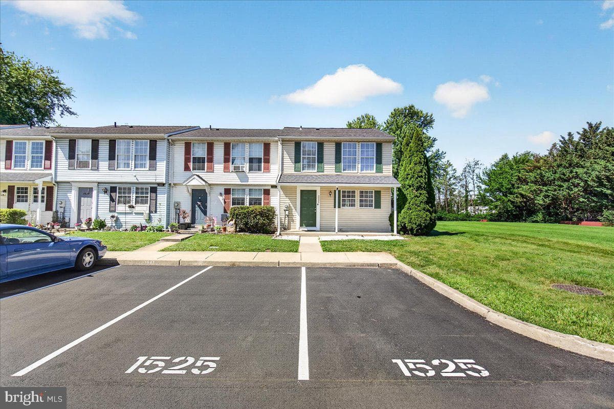 1525 Iris Court photo 4