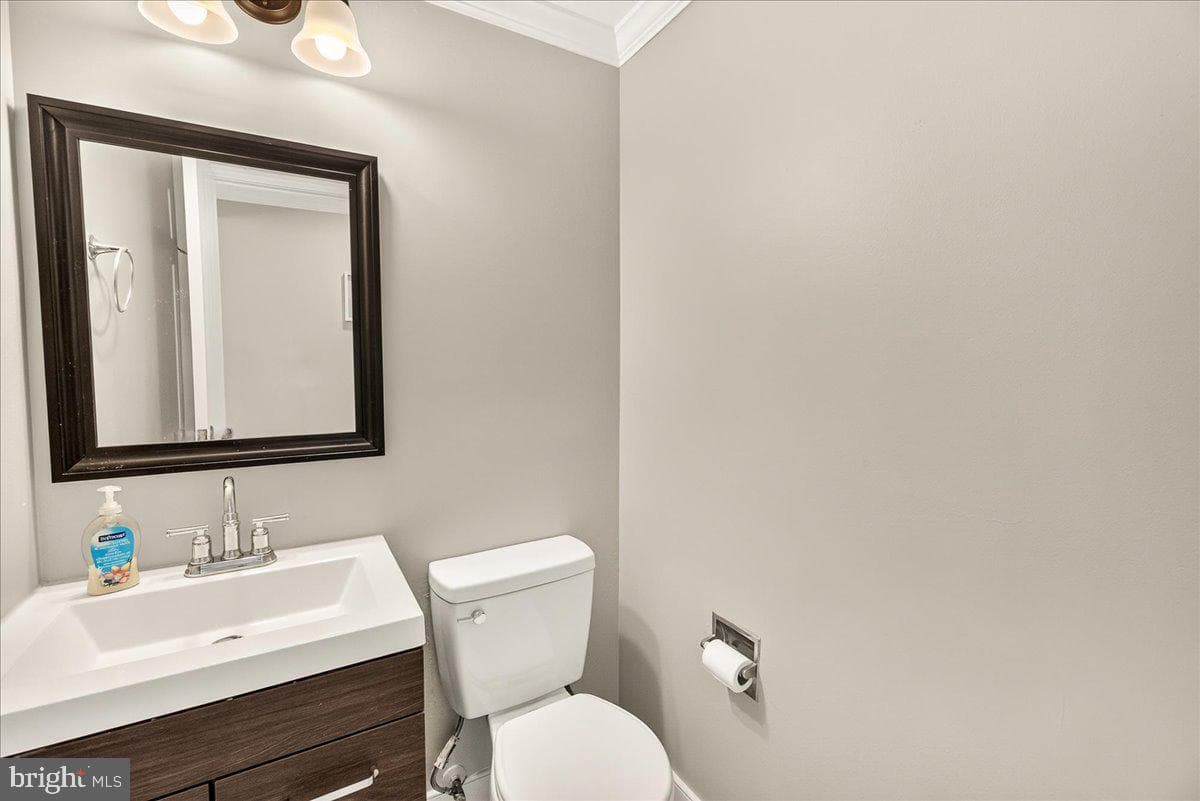 1525 Iris Court photo 5
