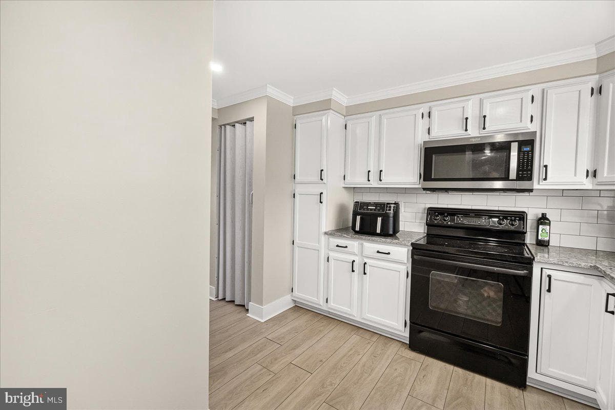 1525 Iris Court photo 8