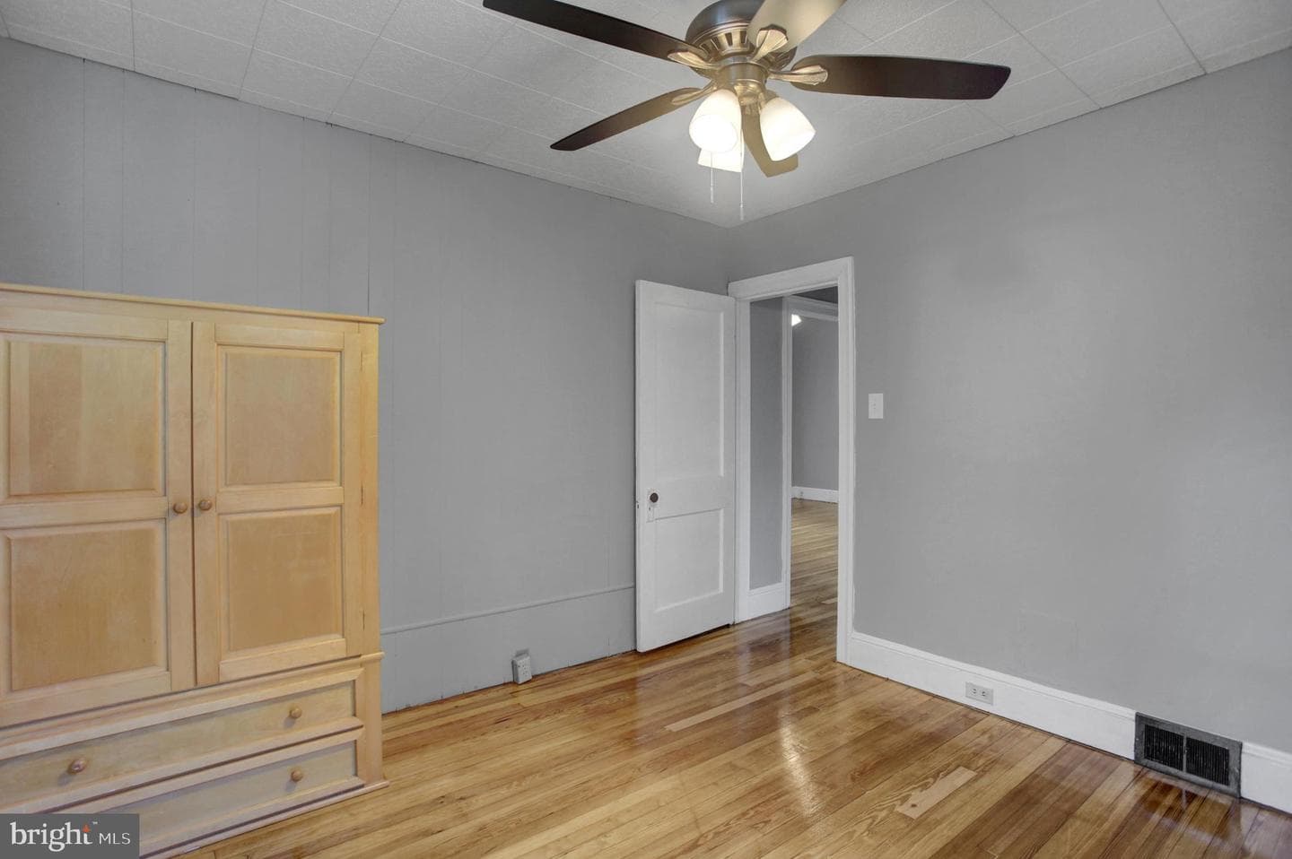 846 Guilford Avenue photo 23