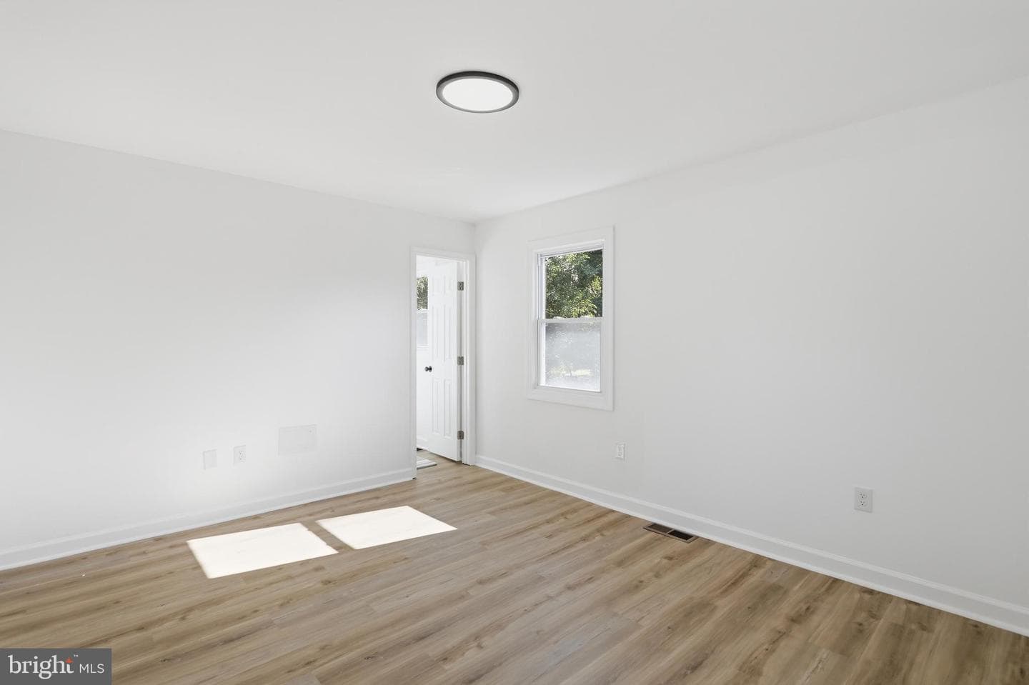 920 Linwood Road photo 16