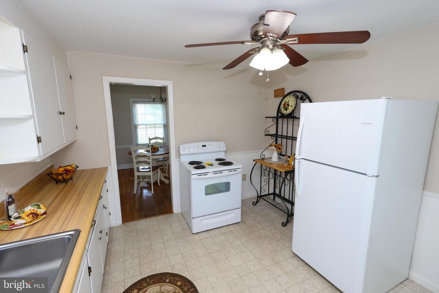 824 Armstrong Avenue photo 16