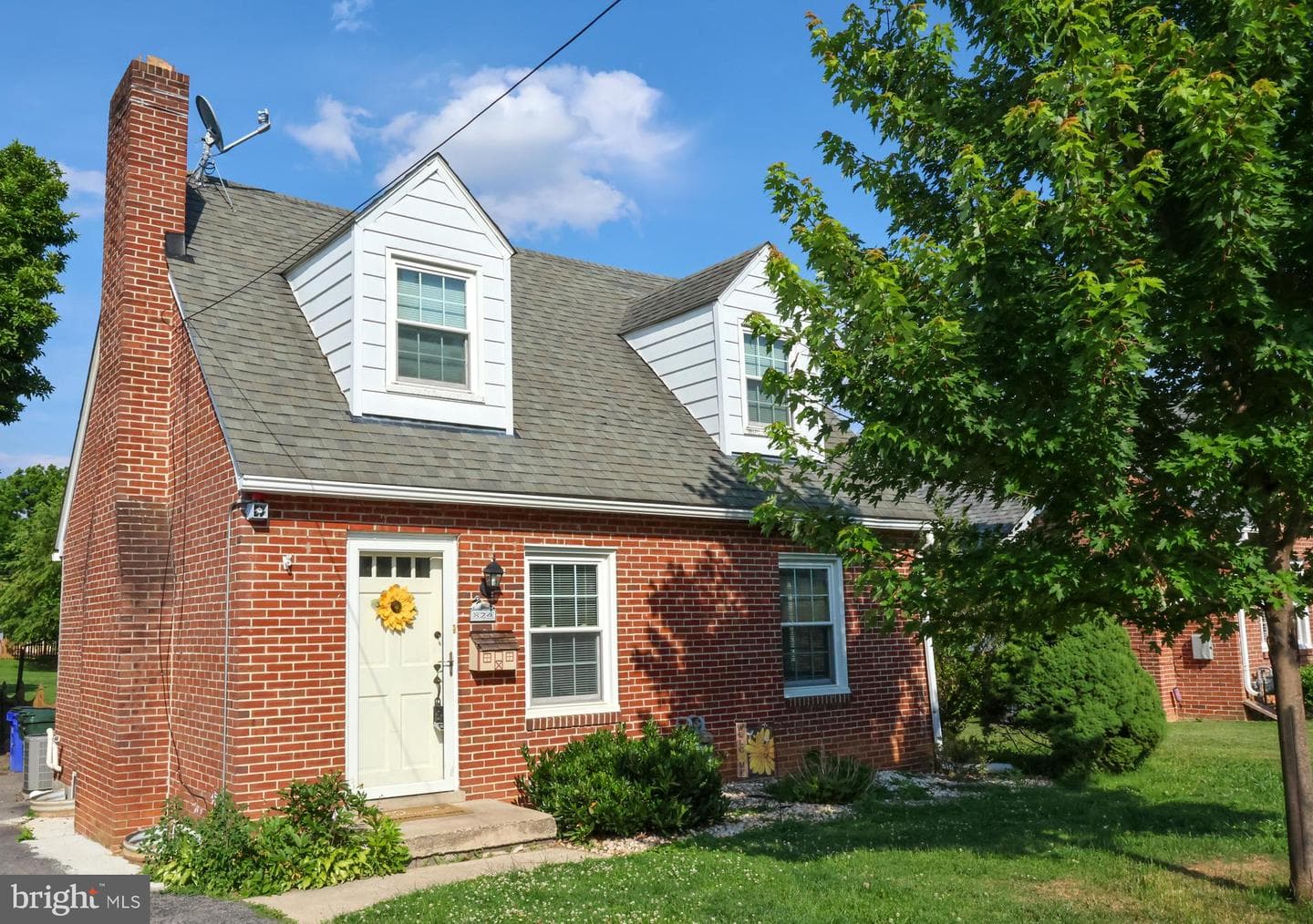 824 Armstrong Avenue photo 3