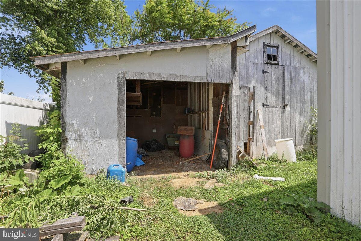 13844 Clear Spring Rd photo 33