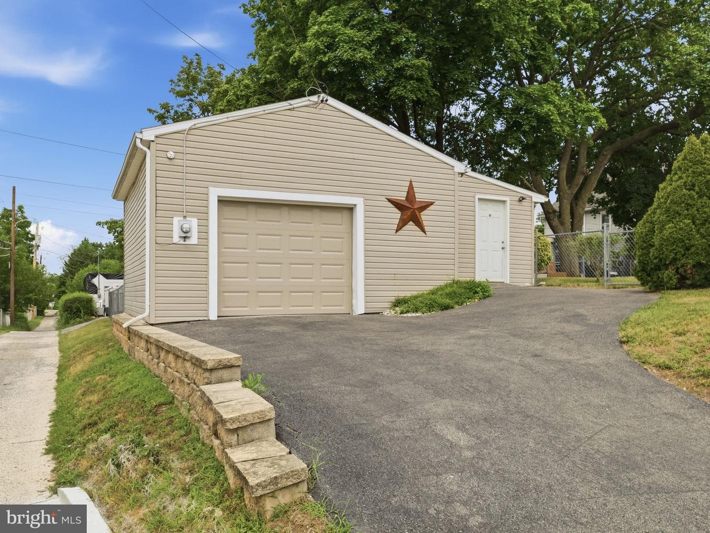 631 Maryland Avenue photo 30