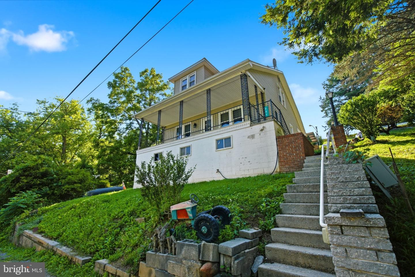 221 Dale Street photo 4