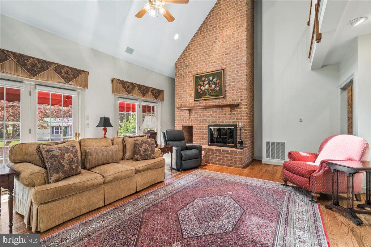 9743 Redamar Drive photo 10