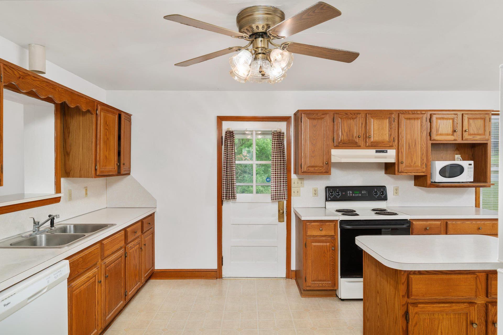 20330 Jefferson Boulevard photo 10
