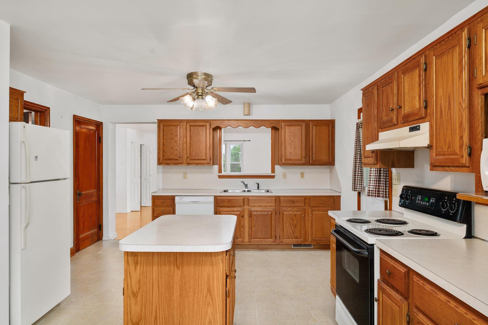 20330 Jefferson Boulevard photo 11
