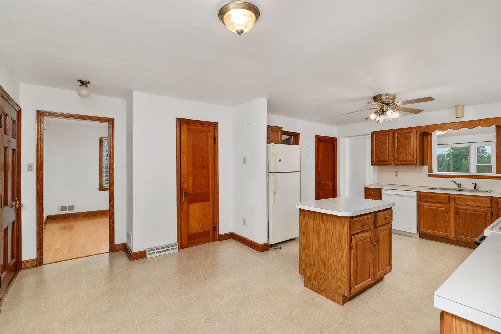 20330 Jefferson Boulevard photo 12