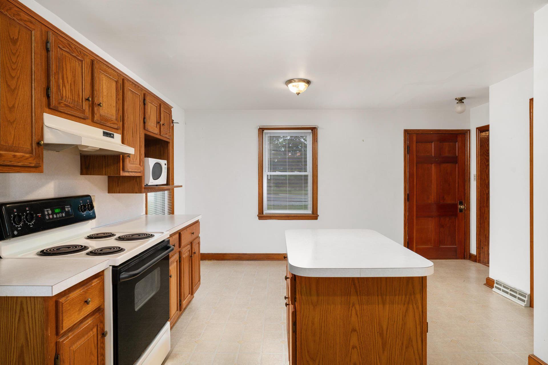 20330 Jefferson Boulevard photo 13
