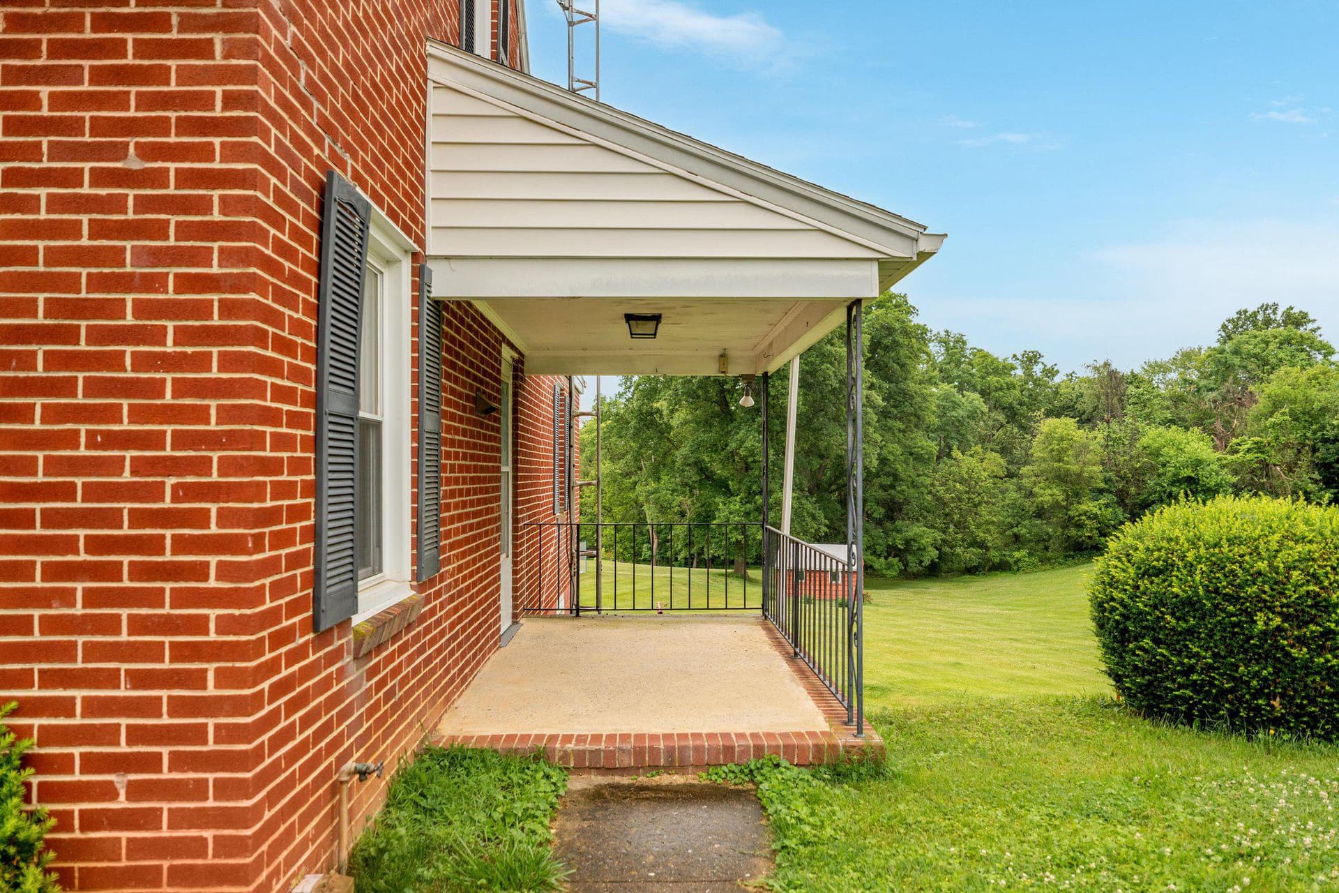 20330 Jefferson Boulevard photo 24