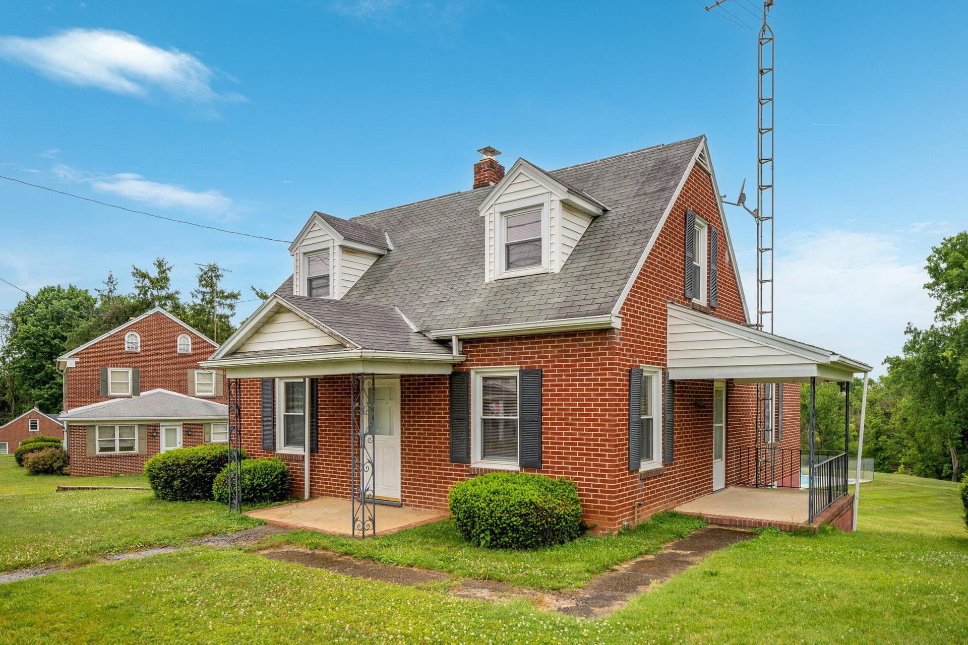 20330 Jefferson Boulevard photo 4