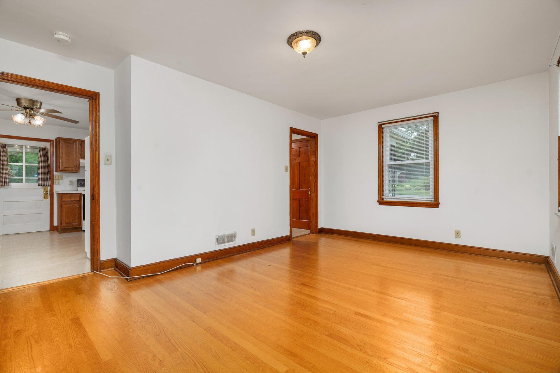 20330 Jefferson Boulevard photo 8