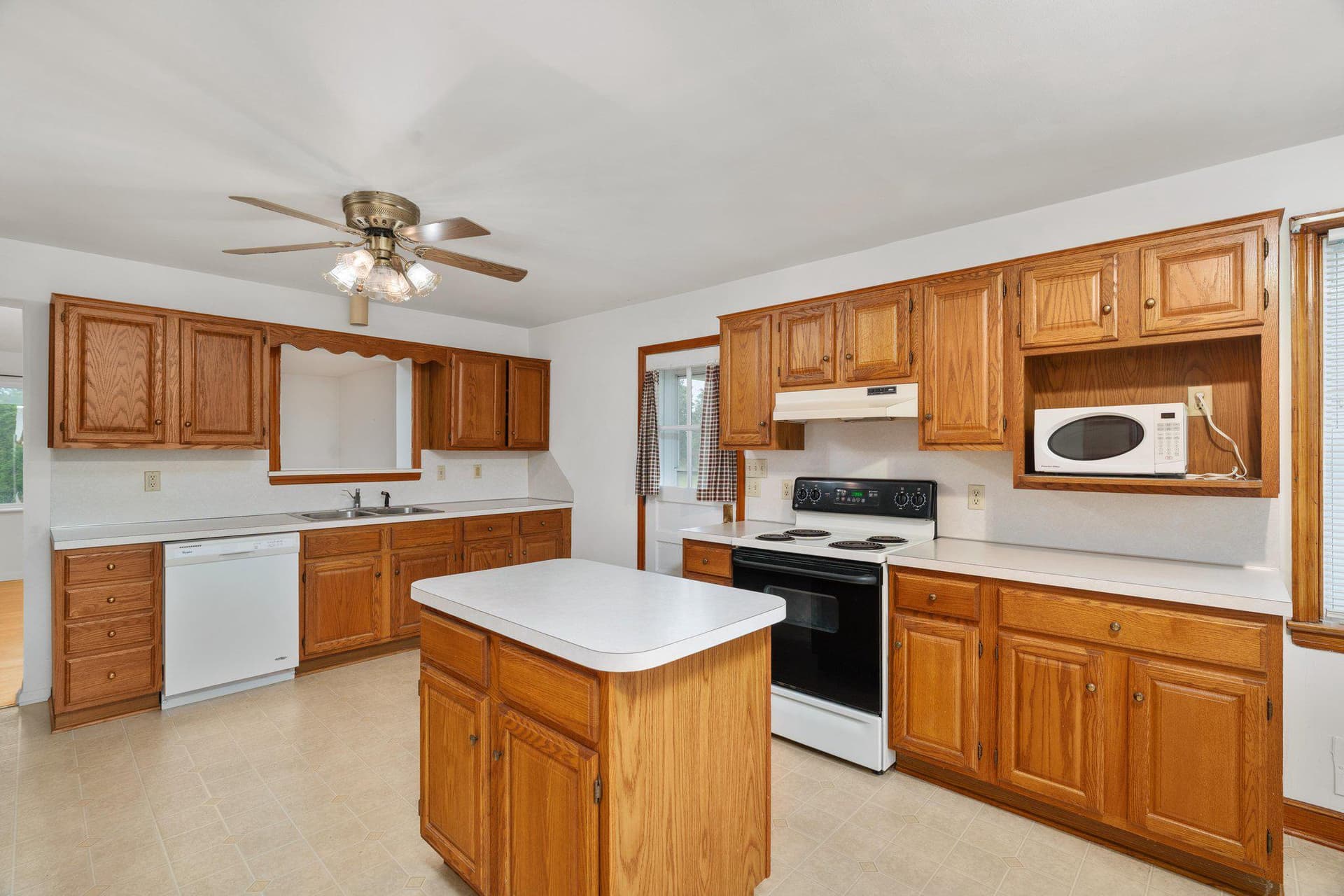 20330 Jefferson Boulevard photo 9