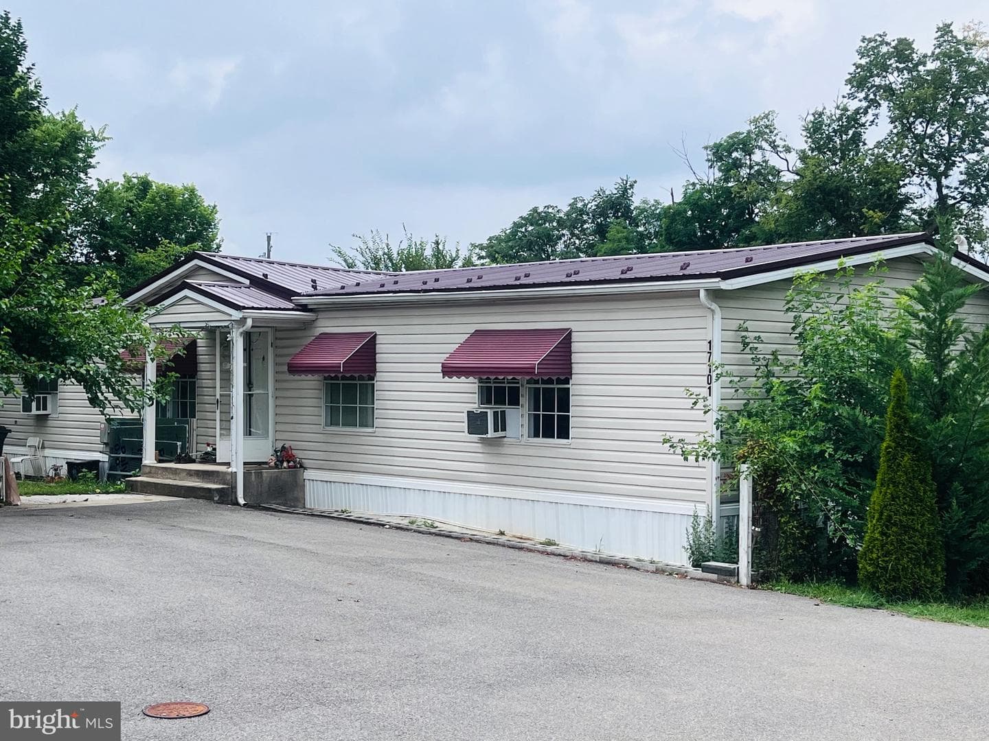 17101 Miner Avenue photo 3