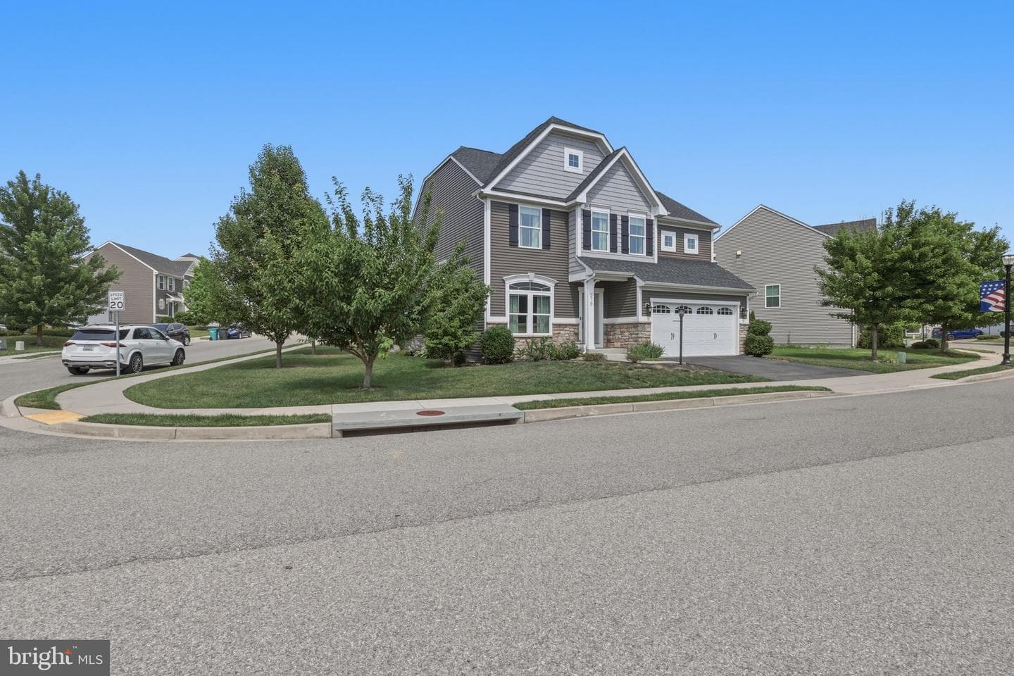 215 Monument Drive photo 3