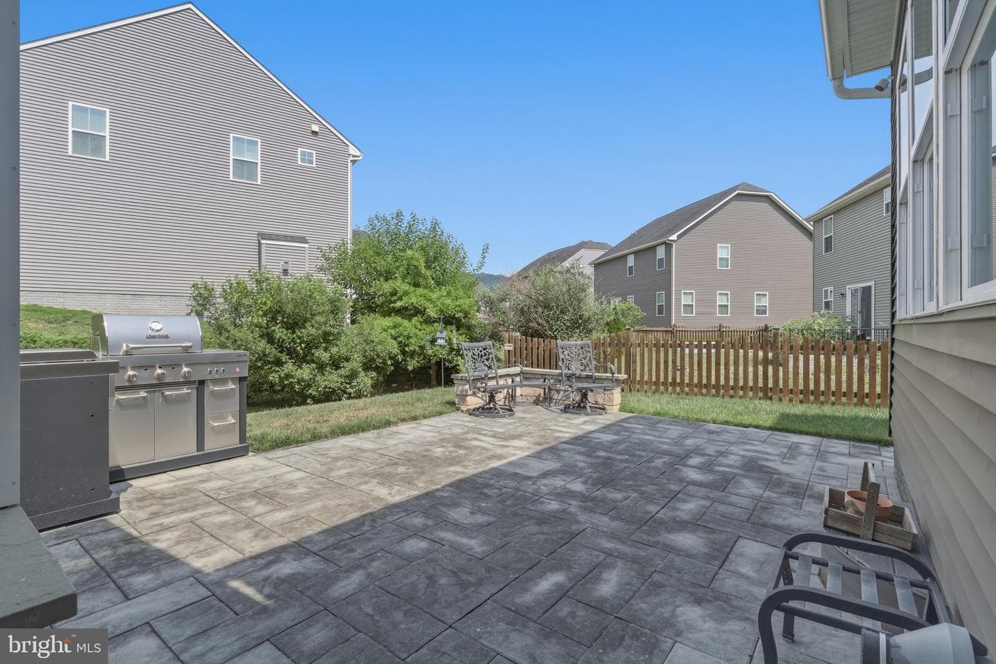 215 Monument Drive photo 38