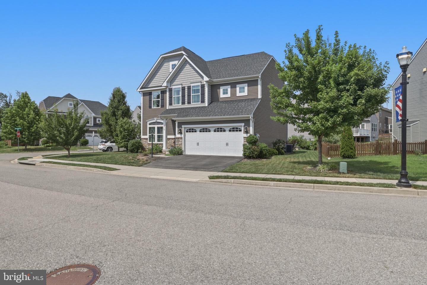 215 Monument Drive photo 4