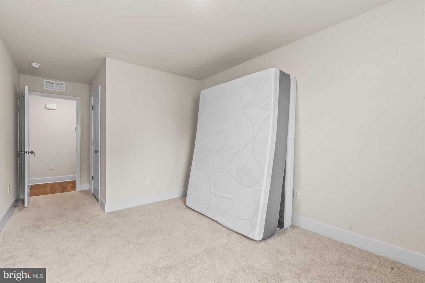 672 Armstrong Avenue photo 27