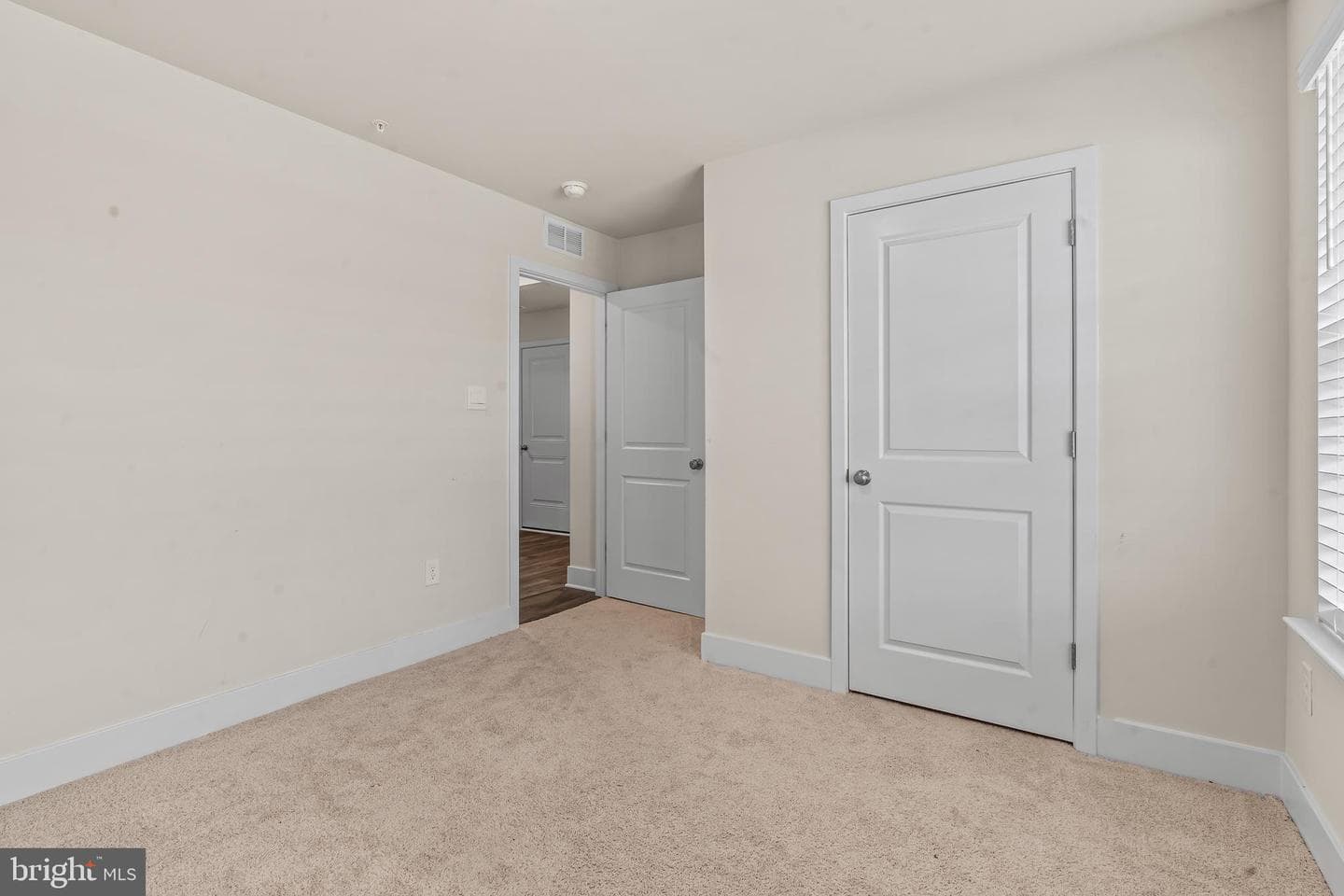 672 Armstrong Avenue photo 30
