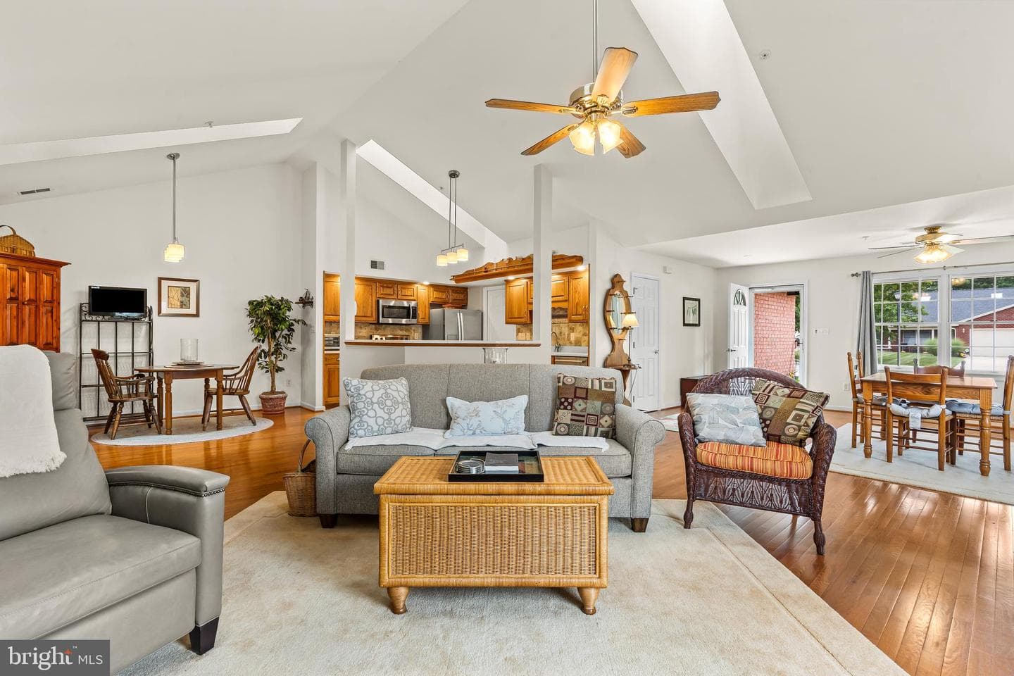 121 Chantilly Court photo 7