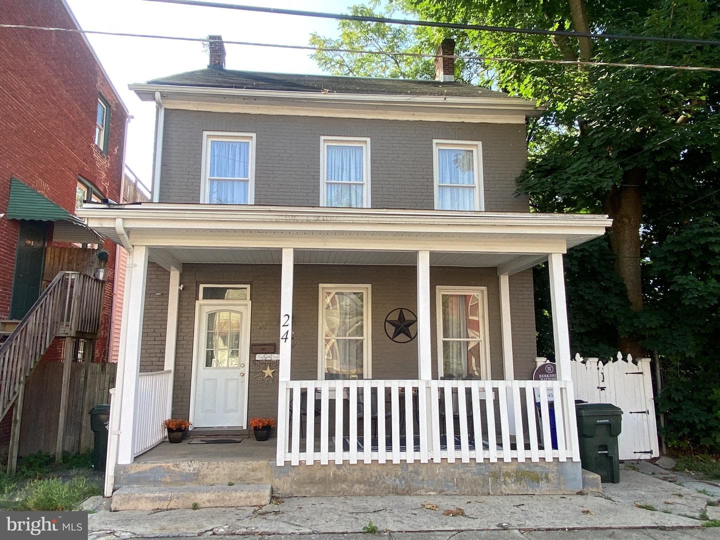 24 Madison Avenue photo 1