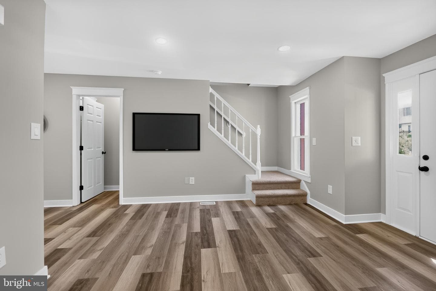 636 Knightsbridge Drive photo 7