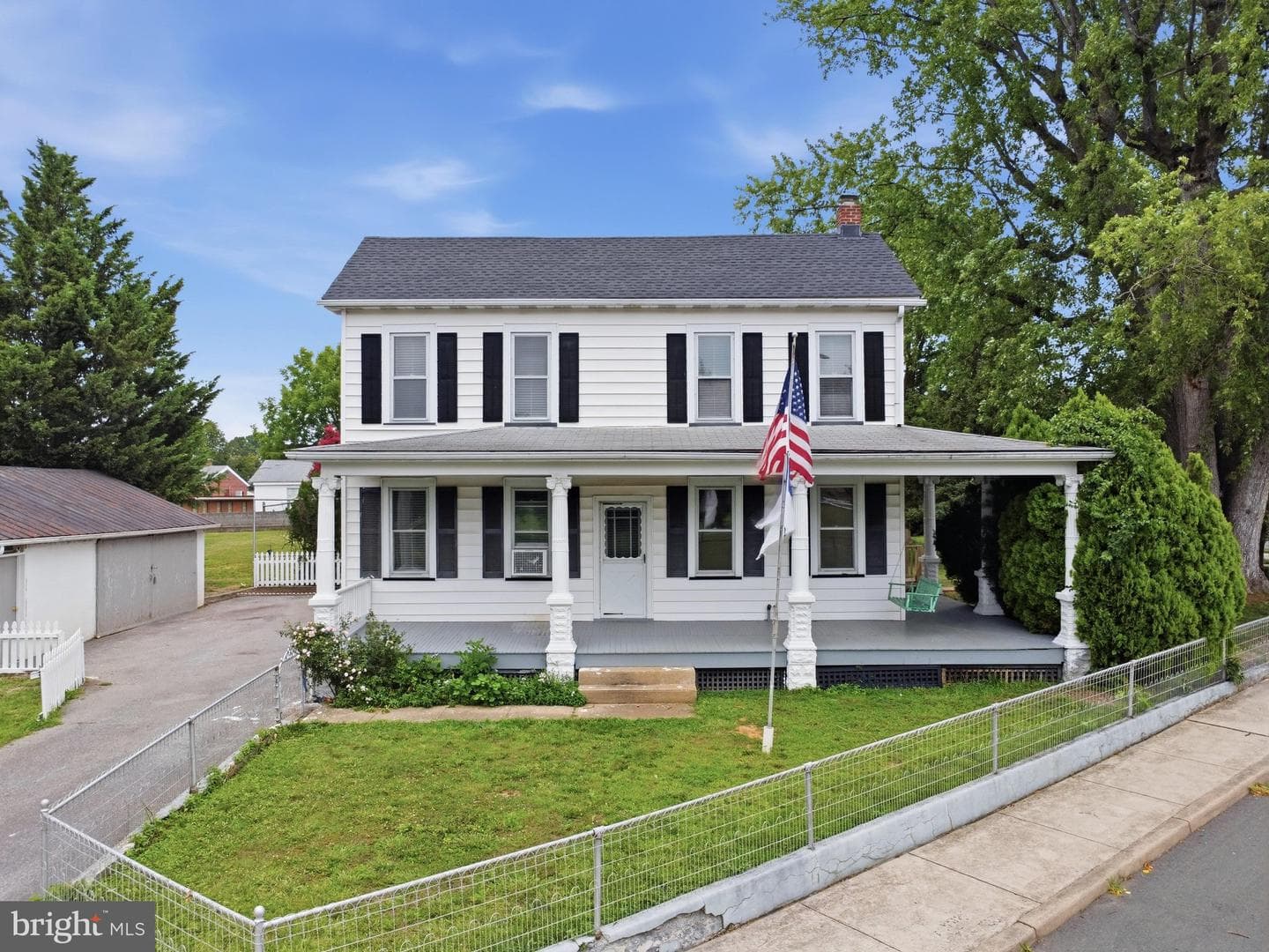 1043 Spruce Street photo 1