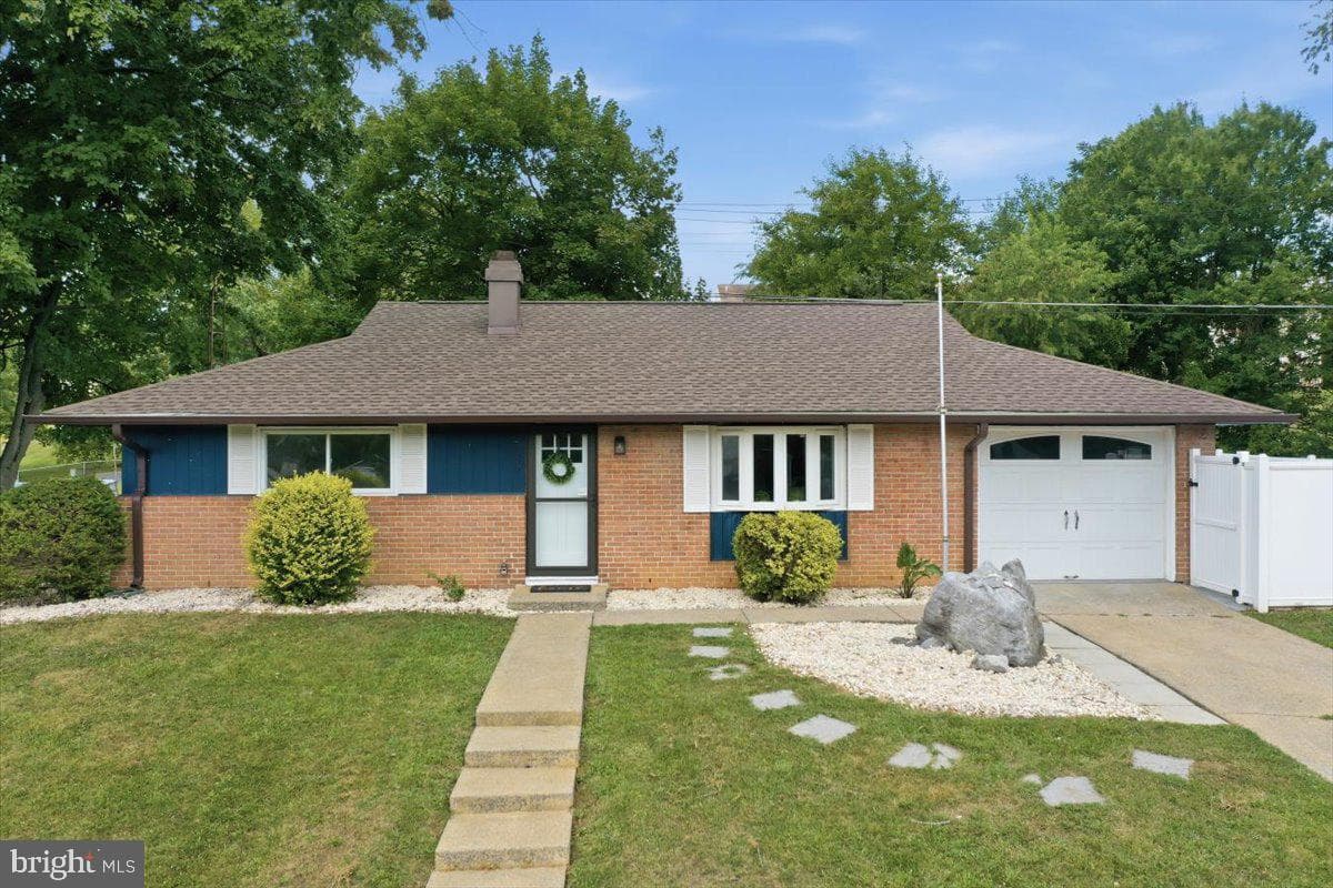 1405 Outer Drive photo 1