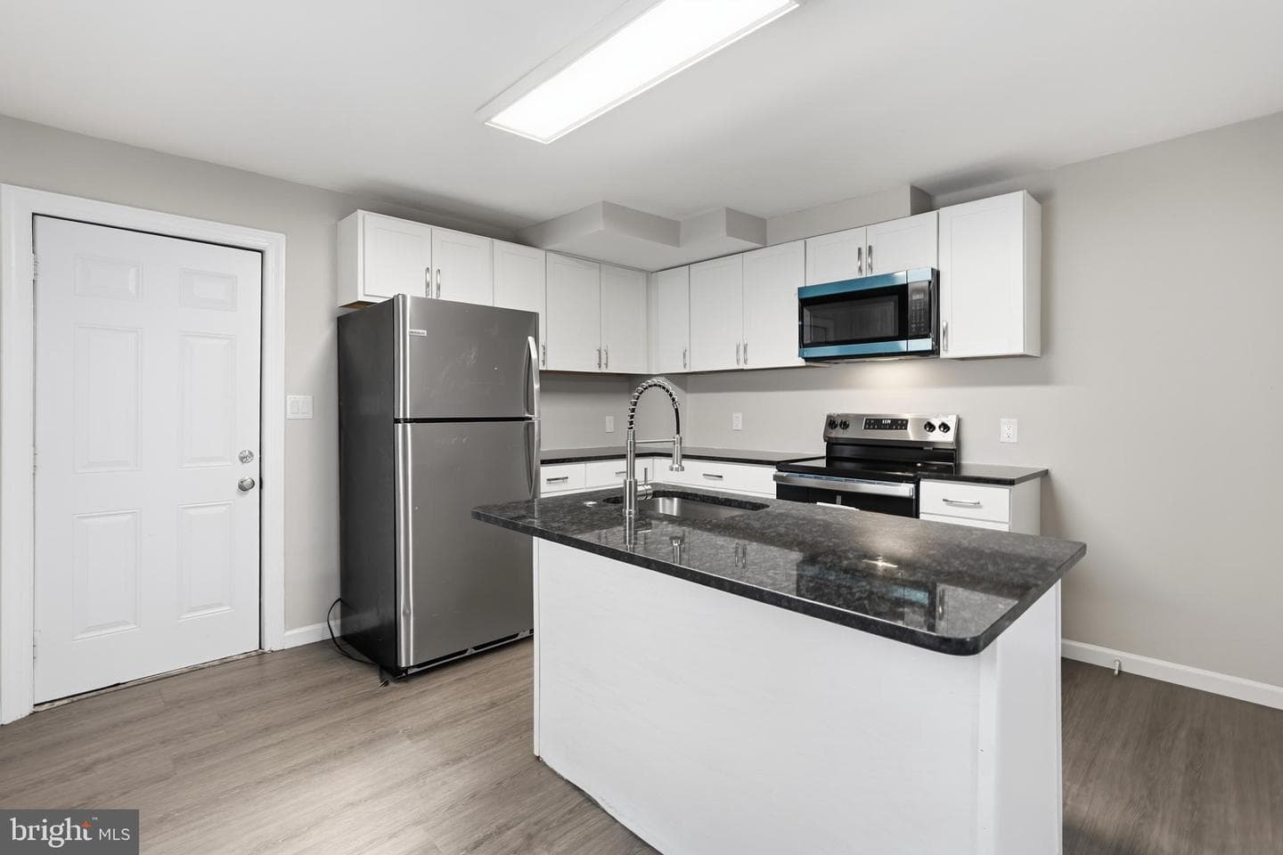 812 Dale Street photo 1