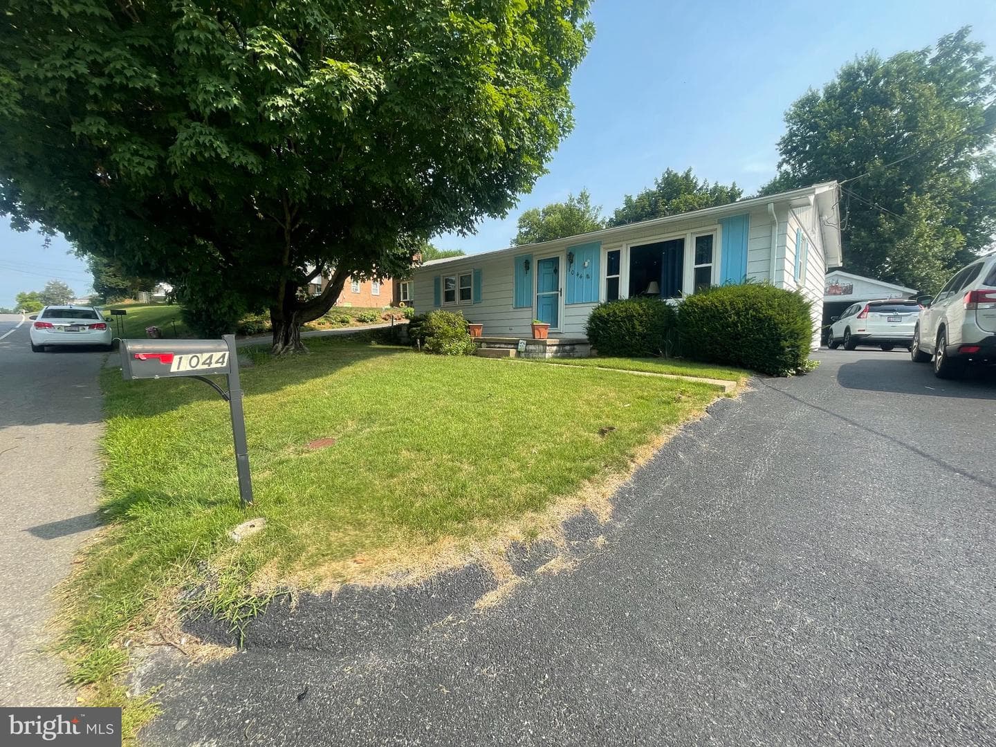 1044 Mount Aetna Road photo 1