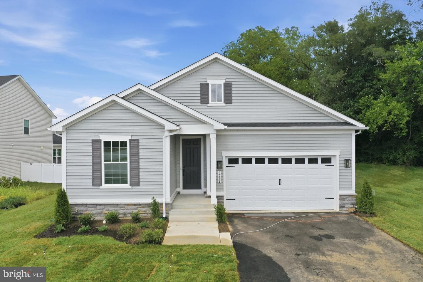 19004 Amesbury Road photo 1