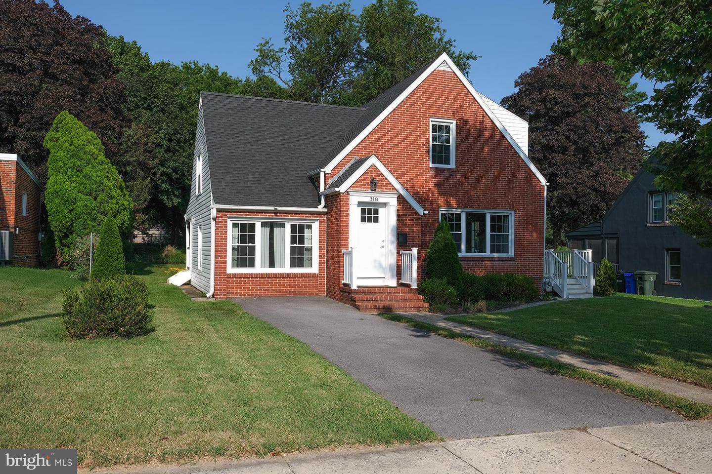 318 E Irvin Avenue photo 1