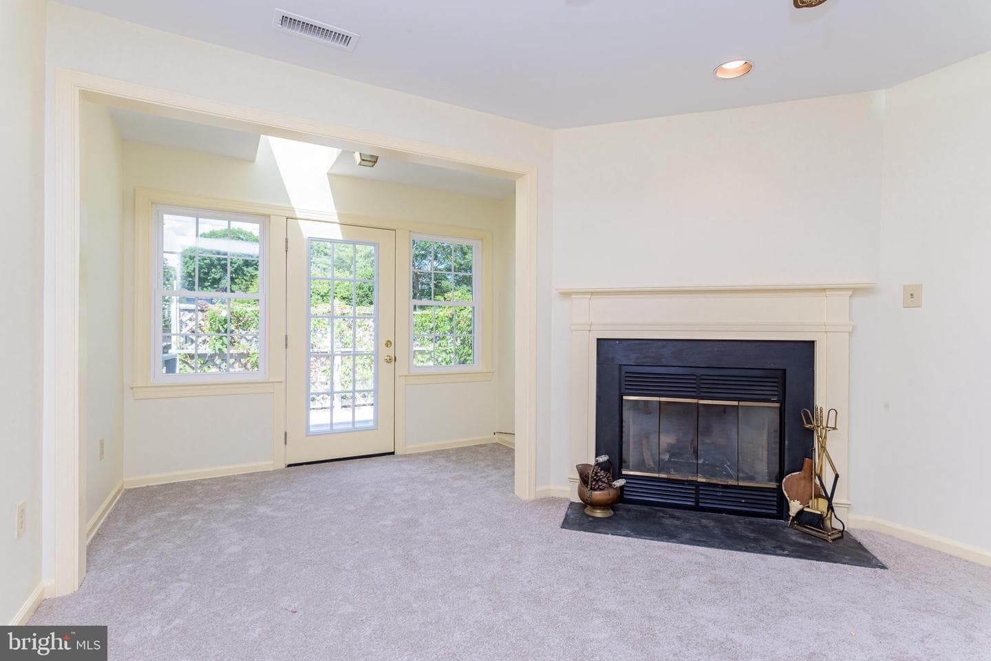 1004 Heron Court photo 5
