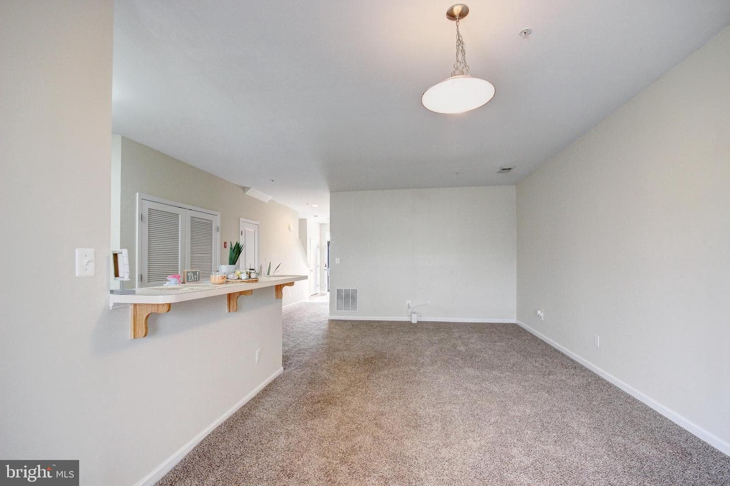 240 Garrison Way photo 6