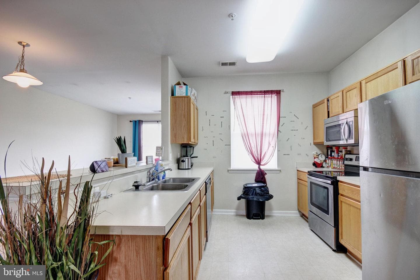 240 Garrison Way photo 7