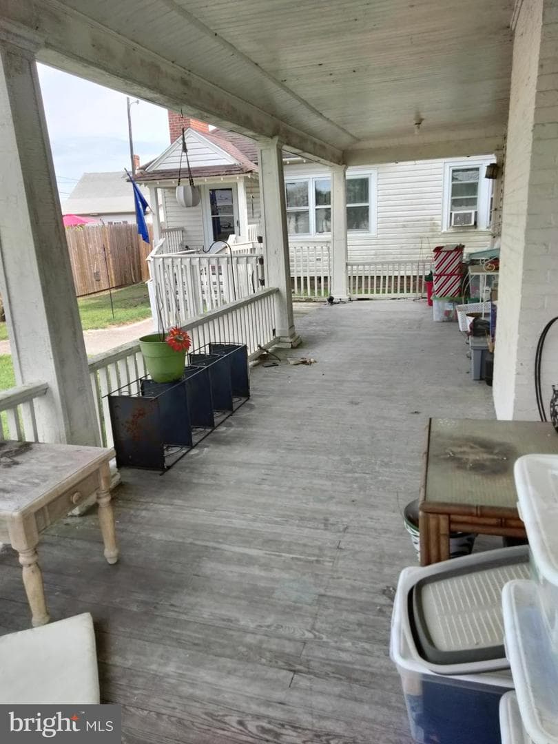 7411 Main Street, Willards