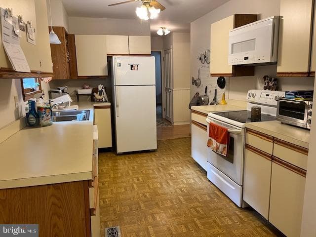 906 Friar Tuck Lane photo 12
