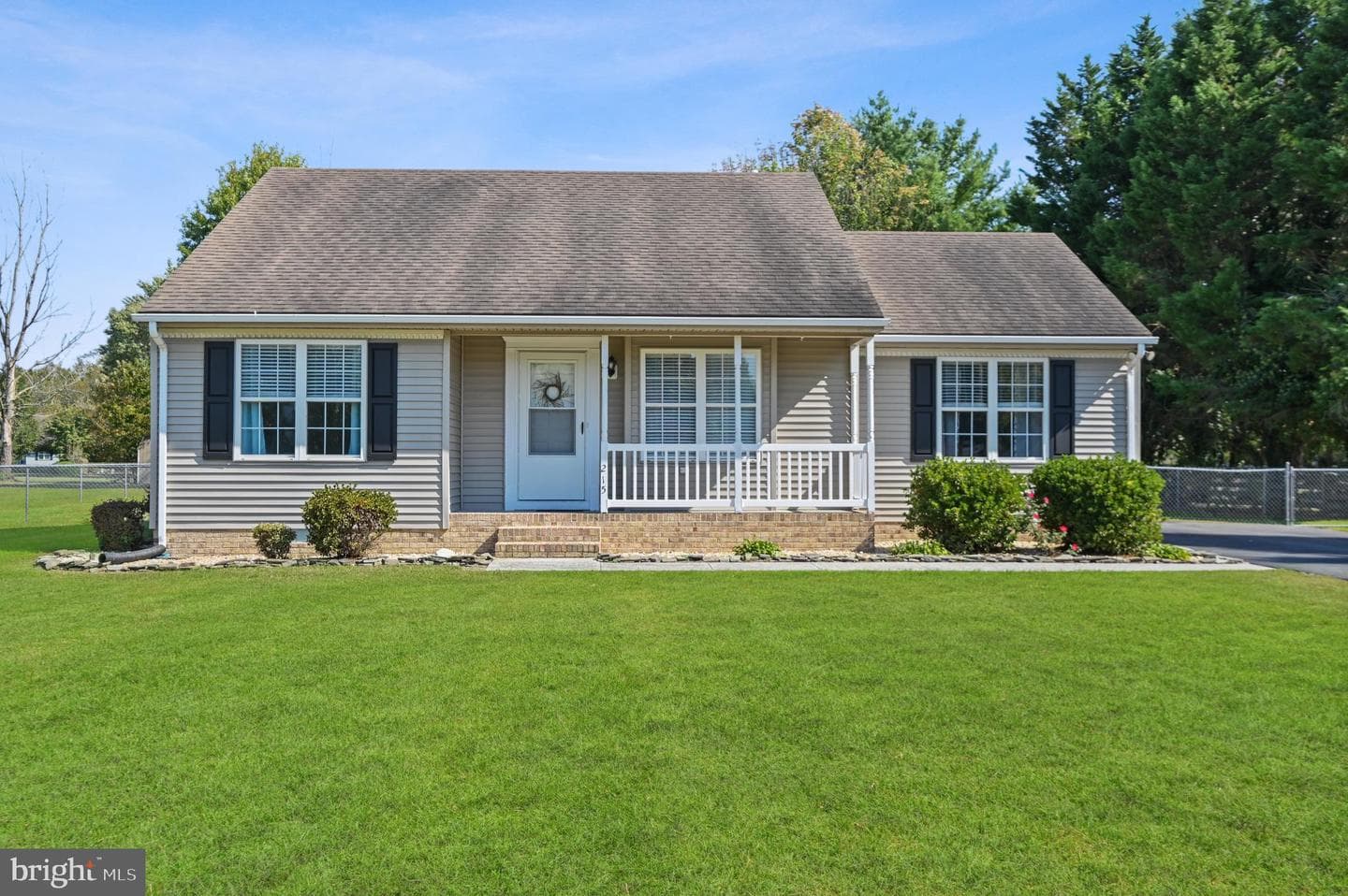 215 Mildale Drive photo 2