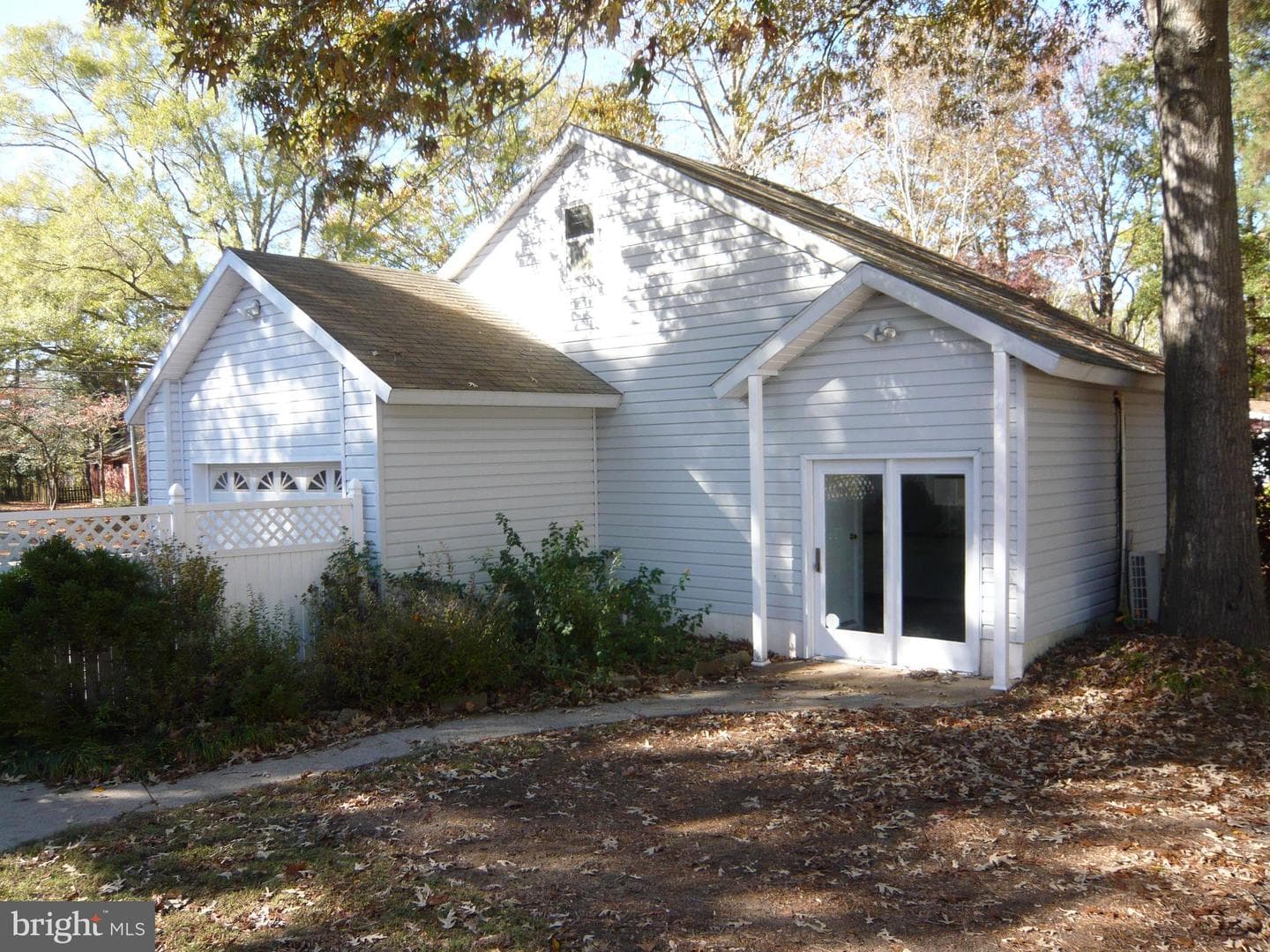 1526 Magnolia Drive photo 3
