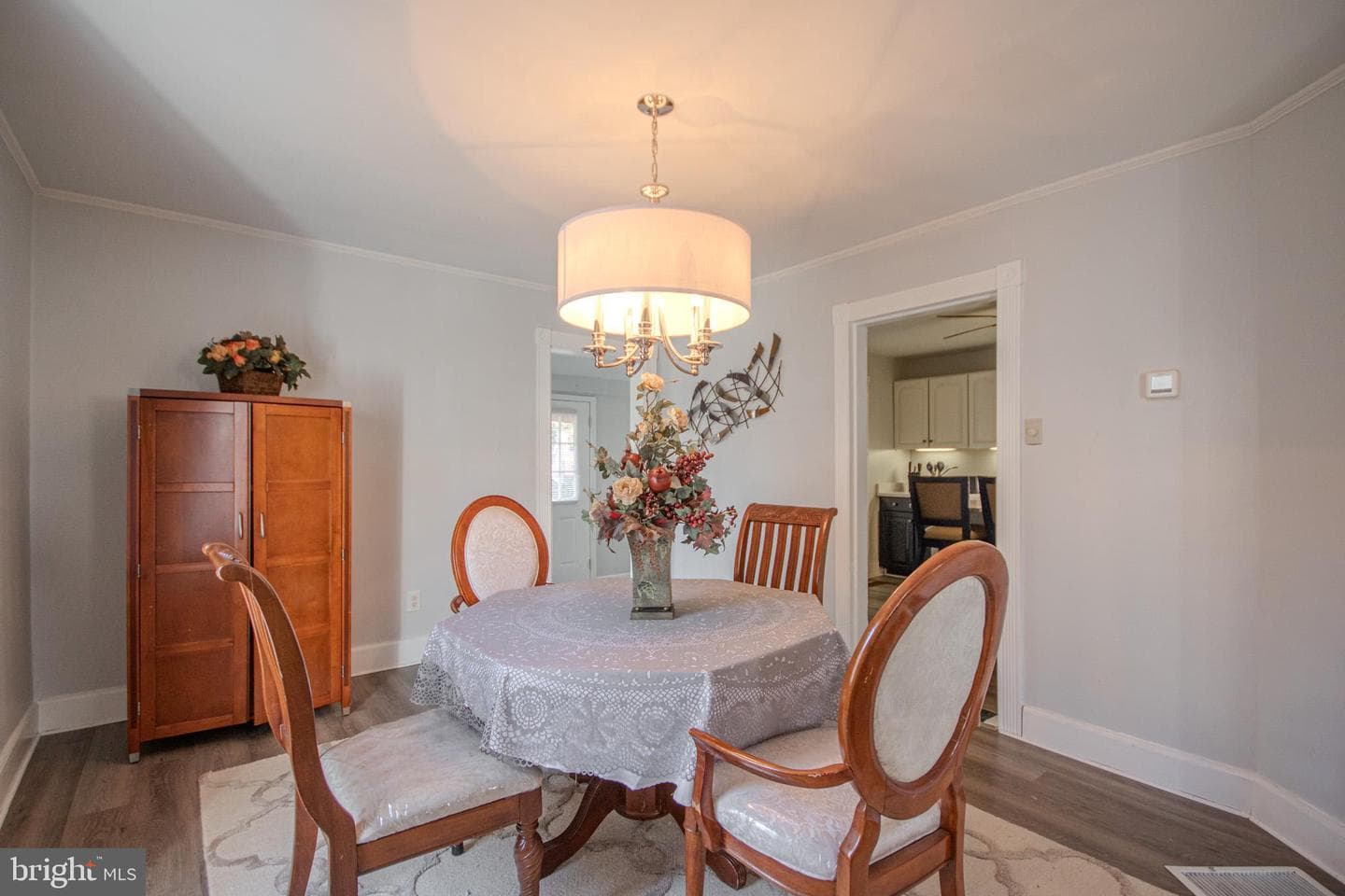 106 W Philadelphia Avenue photo 10