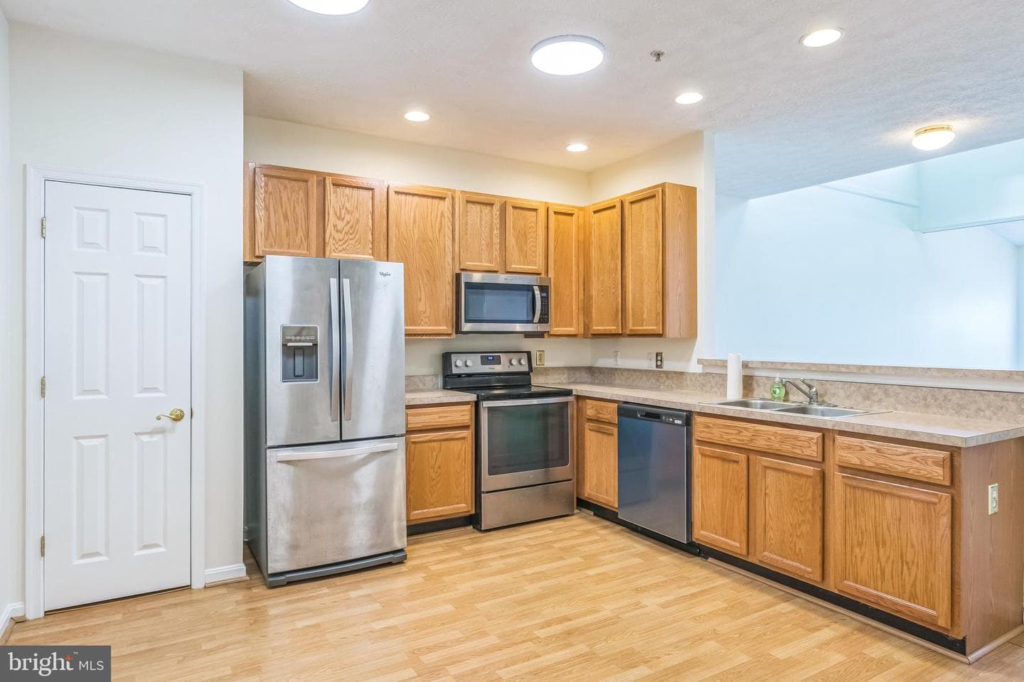9022 Executive Club Drive photo 3
