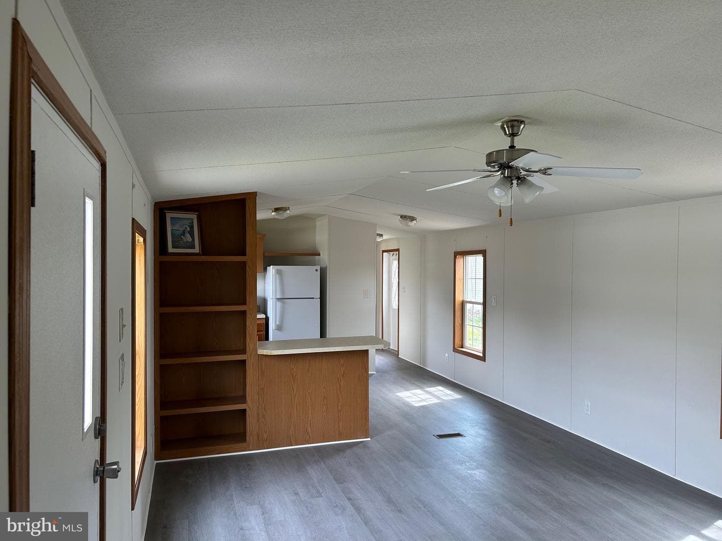 5875 Peach Street photo 2
