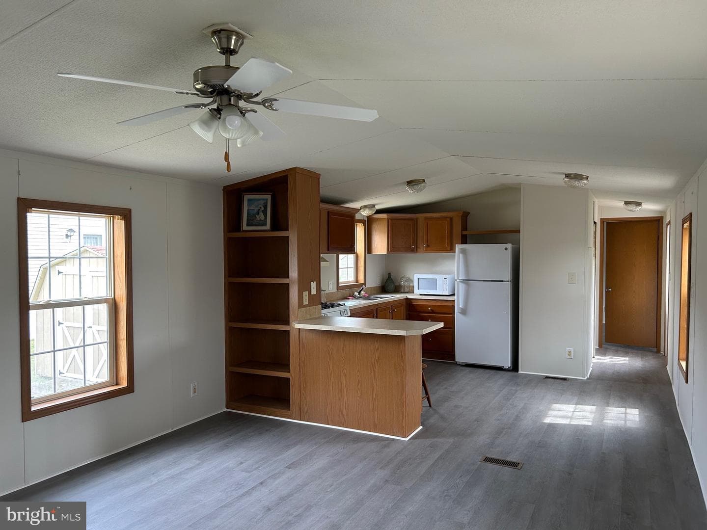 5875 Peach Street photo 3