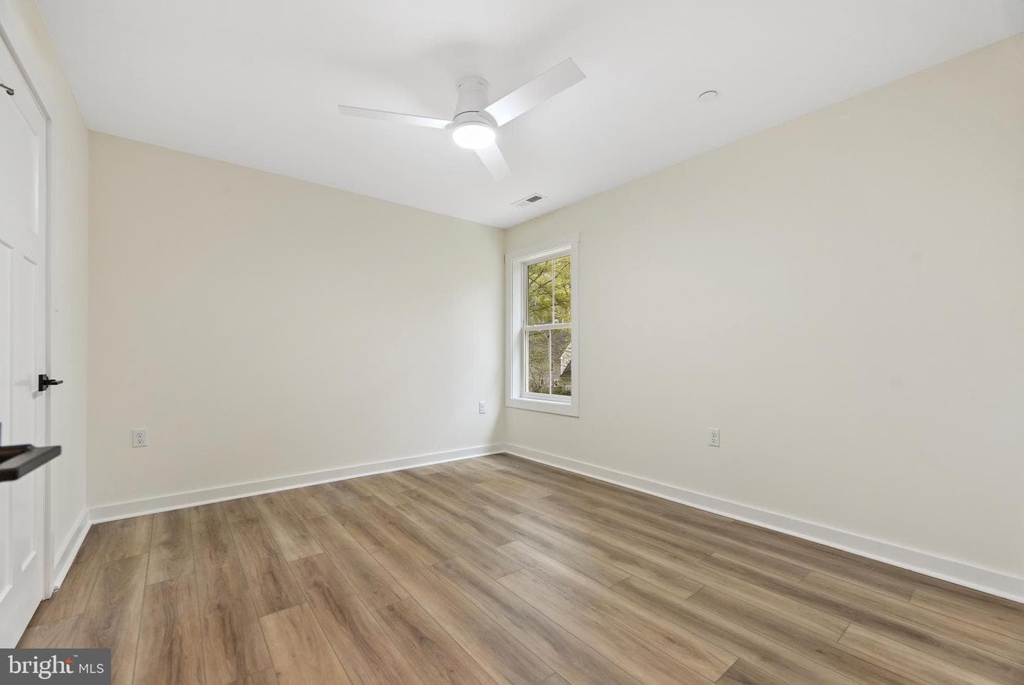 303 Powell Avenue photo 16