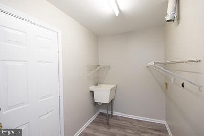 906 James Court photo 30