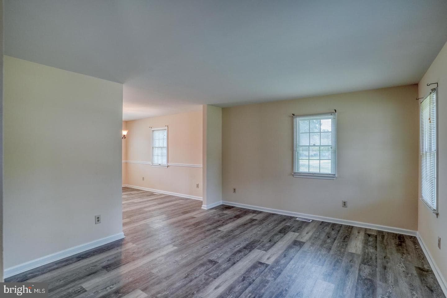 309 W London Avenue photo 4