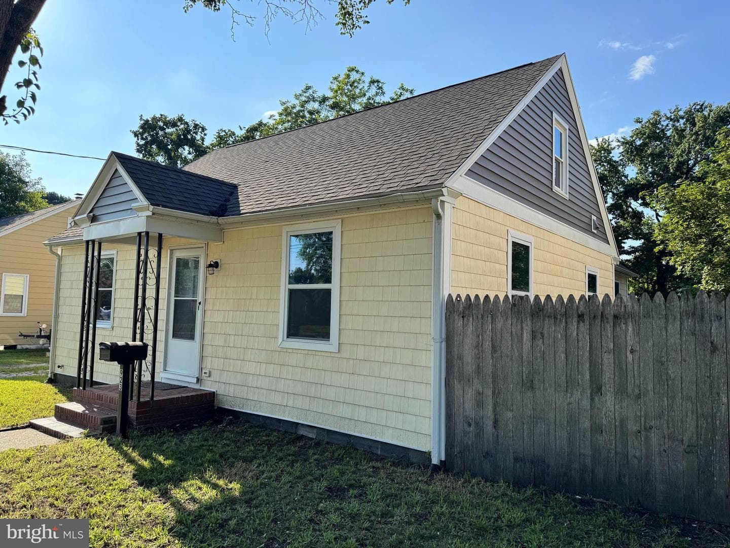 923 Preston Street photo 3